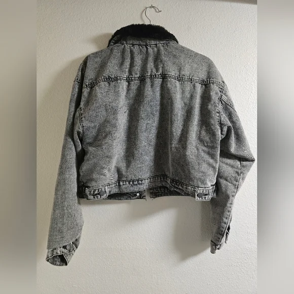 Cropped Gray Denim Jacket - Picture 7 of 8